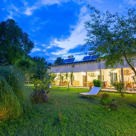 Апартамент Natura Bungalows-villa *